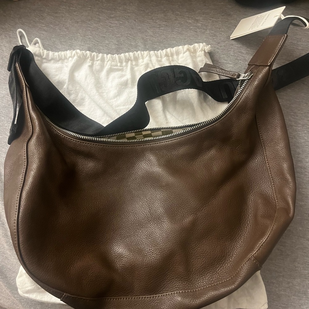 BAGGU Leather medium crescent bag BROWN